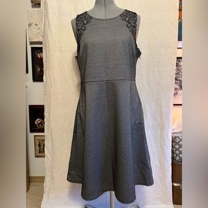 🍸✨Banana Republic sleeveless embroidered cocktail dress, gray striped, size 12